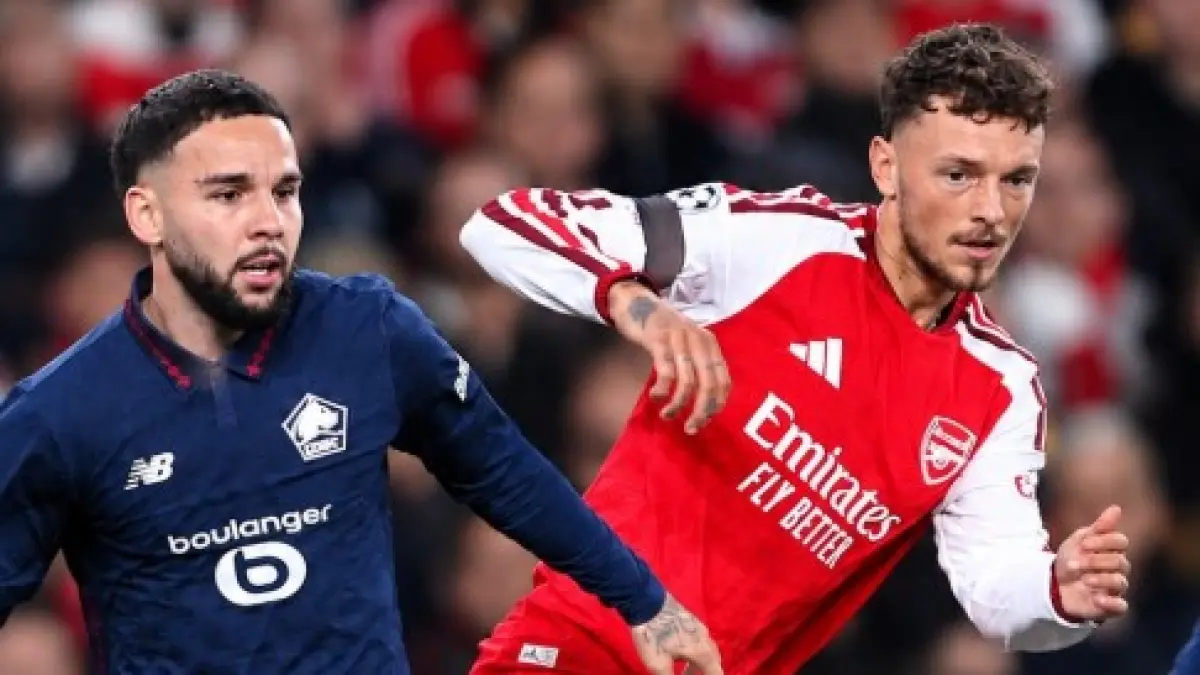 Calvin Verdonk (kiri) saat melawan Arsenal.