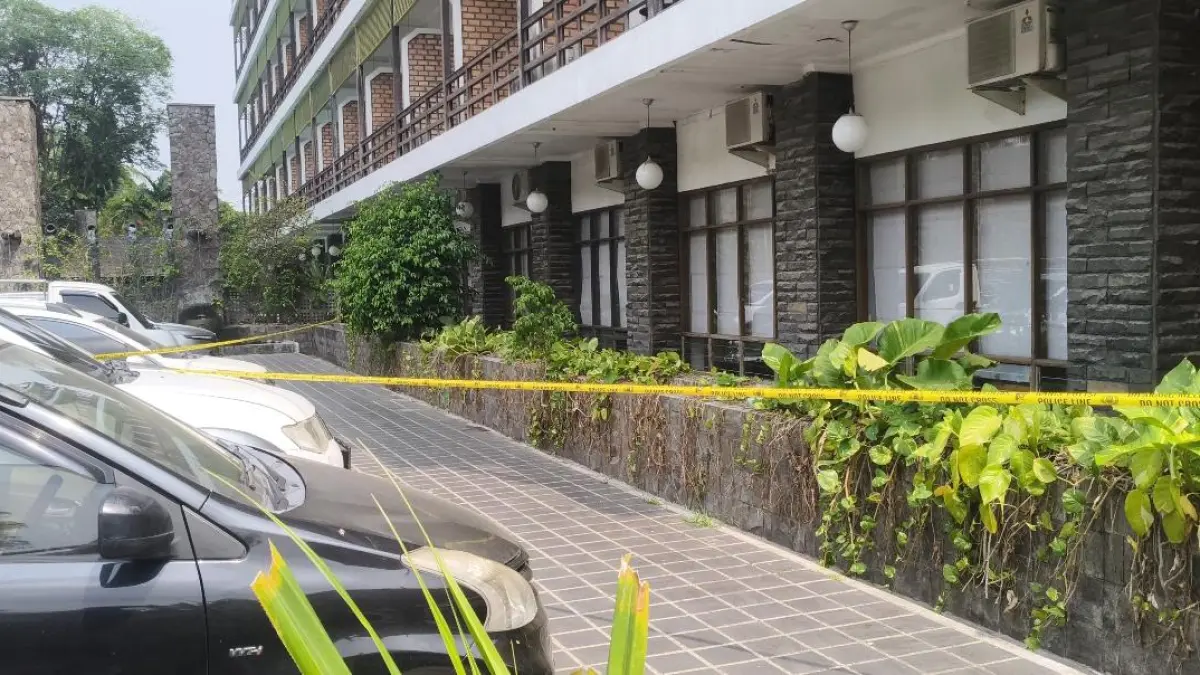 Lokasi kejadian dipasang garis polisi.