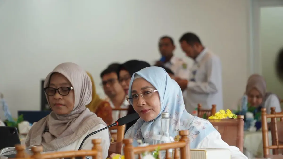 Sri Juniarsih Mas (kanan). KPG