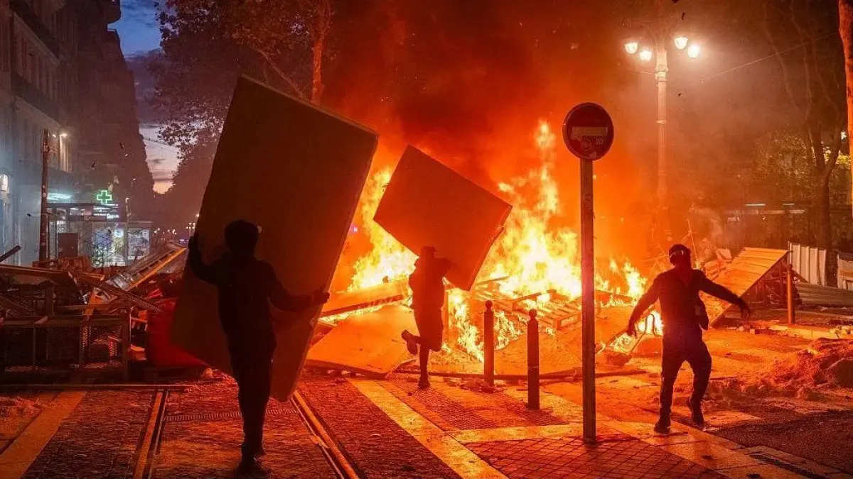 Marseille Mencekam: Unjuk Rasa Berujung Kerusuhan Dahsyat, Ratusan Toko Dijarah dan Polisi Kewalahan