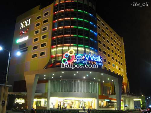 ANTISIPASI: Manajemen e-Walk dan Pentacity mengubah jam operasional dan menutup beberapa tenant per Senin (23/3).