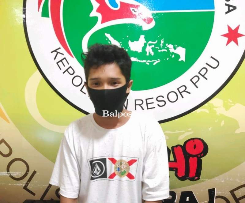 PENJAHAT NARKOBA: Remaja tamatan SMP ini tertangkap membawa sabu-sabu seberat 31,41 gram setelah perjalanan diikuti Opsnal Satreskoba Polres Paser.
