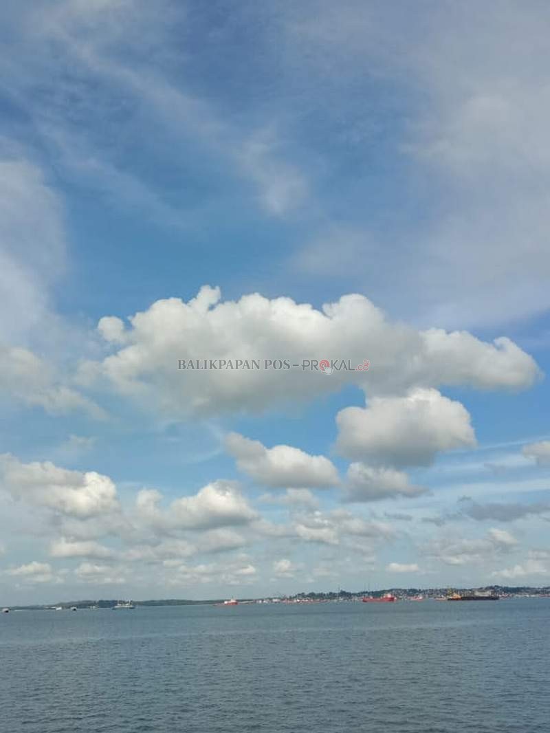 Tampak pesisir Balikpapan. Proyek Coastal Road Balikpapan belum bisa terlaksana. (IZA)