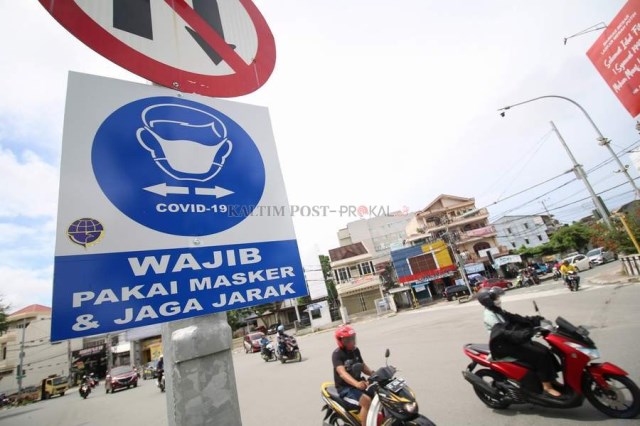 Rambu wajib masker di Balikpapan.