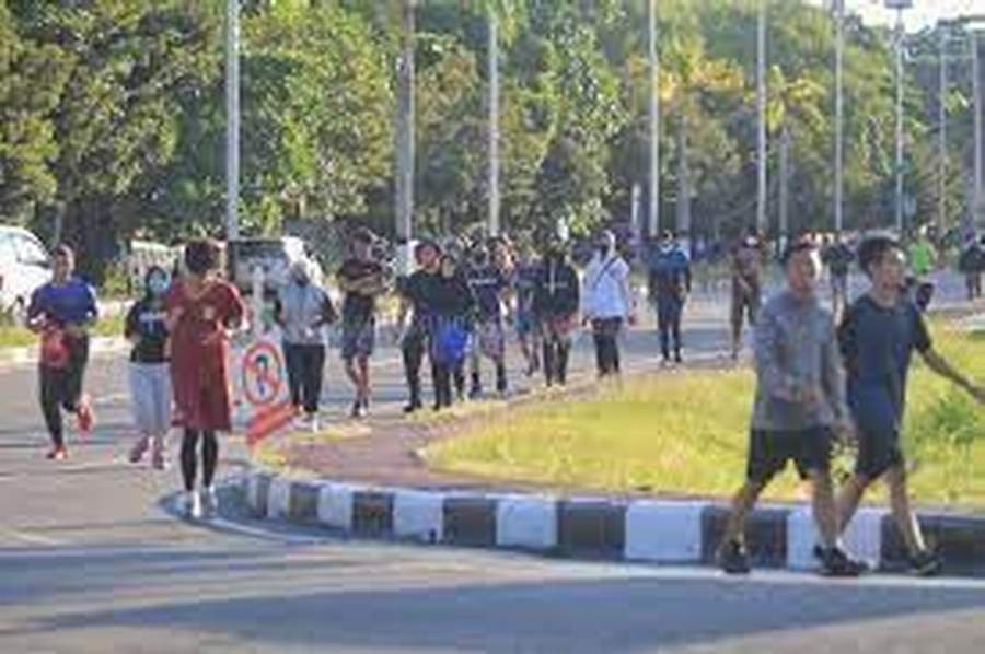 Aktivitas di lapangan merdeka saat kondisi normal.