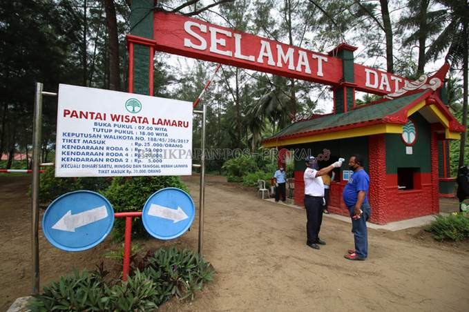 Pantai Lamaru yang dikelola swasta boleh buka saat libur lebaran nanti. (ANGGI P)
