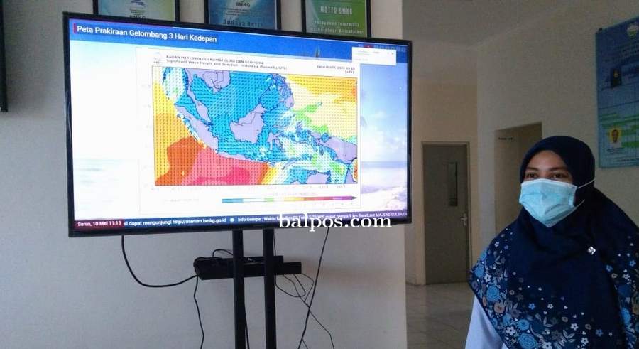 PERKIRAAN CUACA: Dian Novrida dari BMKG Kota Balikpapan menjelaskan kondisi cuaca Kota Balikpapan dan prediksi cuaca saat lebaran Idul Fitri