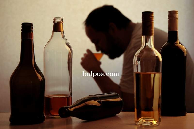 MINUMAN MEMABUKKAN: Jika Anda terbiasa minum alkohol dalam jumlah banyak hingga tak mampu mengendalikannya, maka artinya Anda mengalami kecanduan alkohol. Efek yang diberikan pun tentu akan sebaliknya, yaitu memicu berbagai penyakit serius.