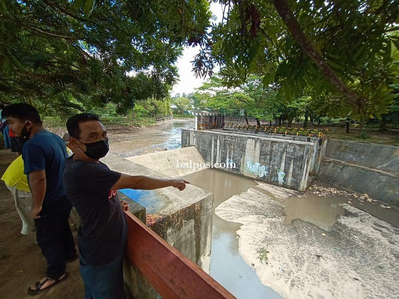 Waduk Telaga Sari yang sempat mengering.