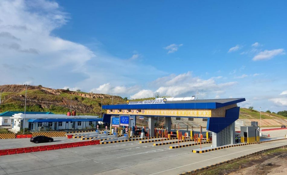 Pintu tol di Manggar.