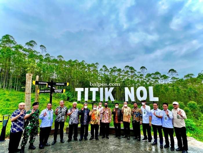 OBYEK WISATA BARU:Titik O IKN di Kecamatan Sepaku, Penajam Paser Utara (PPU) saat ini menjadi favorit para wisatawan untuk berkunjung saat ini. (FOTO : ISTIMEWA)