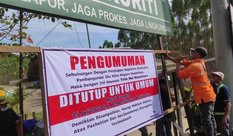 Plang penutupan titik nol IKN.