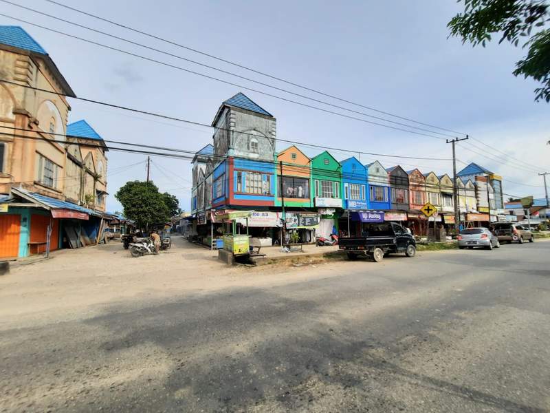 DESAK: PA3P mendesak pemerintah kabupaten agar tidak memperpanjang kontrak atas pengelolaan Pasar Petung, Penajam, PPU. Tampak pasar dan portal yang belum dibuka. (ari/kp)
