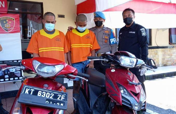 Tersangka dan barang bukti.