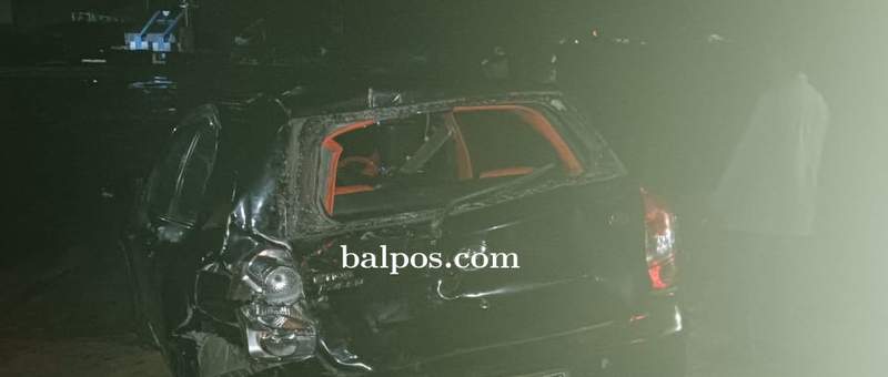 Mobil Toyota Etios Valco yang sedang parkir dan di dalamnya terdapat penumpang inilah disambar truk tronton yang dikemudikan Agus di Jalan Soekarno-Hatta KM 24 Karang Joang, Balikpapan utara, Selasa (20/9) malam lalu.