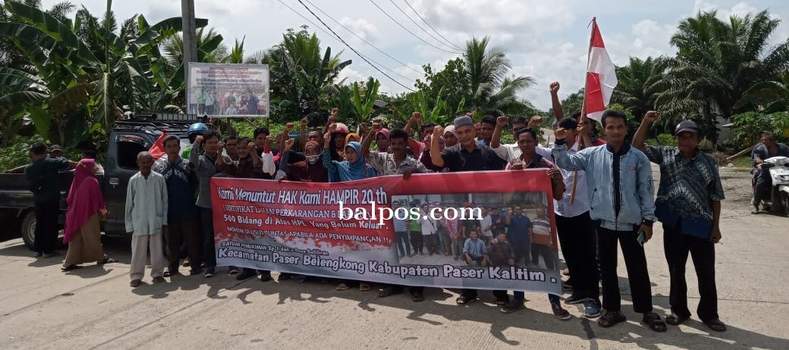 TUNTUT HAK : Warga Desa Suliliran, Kecamatan Paser Belengkong yang merupakan eks transmigrasi permukiman SP1 dan SP2 saat menyampaikan aspirasinya ke DPRD Paser. (FOTO:RANO/PASER POS),SERIUS: Ketua Komisi I DPRD Paser Hendrawan Putra memimpin rapat guna m