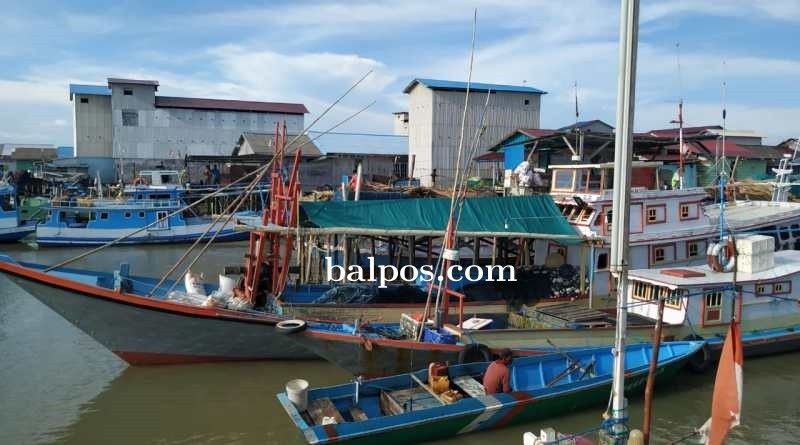 PERSIAPAN MELAUT: Para nelayan  Desa Lori Kecamatan Tanjung Harapan siap melakukan aktifitas penangkapan ikan di laut.  (foto:tomi/paser pos)