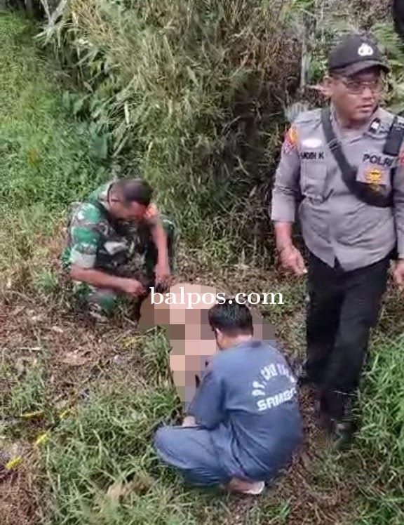 DITOLONG: Bhabinkamtibmas dan  Babinsa Kelurahan Sungai Merdeka, Samboja, bersama warga menolong korban yang sudah  lemas dalam kondisi tangan terikat dan mulut dibekap. IST.