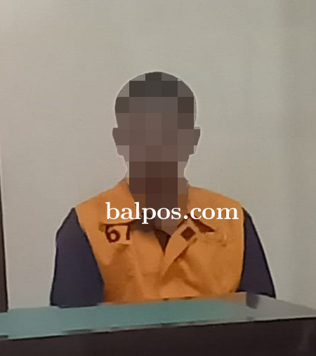 KASUS PENIPUAN: Terdakwa HN saat menjalani siding di PN Balikpapan. (Moeso/Balpos)