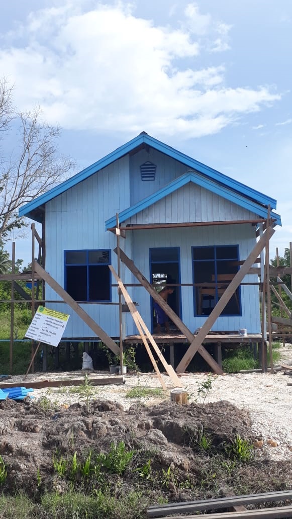 RUMAH LAYAK HUNI: Salah satu rumah layak huni yang sudah dibangun tahun lalu. Tahun ini Pemerintah Kampung Batu-Batu, Kecamatan Gunung Tabur, kembali akan membangun 10 unit rumah layak huni untuk warga.