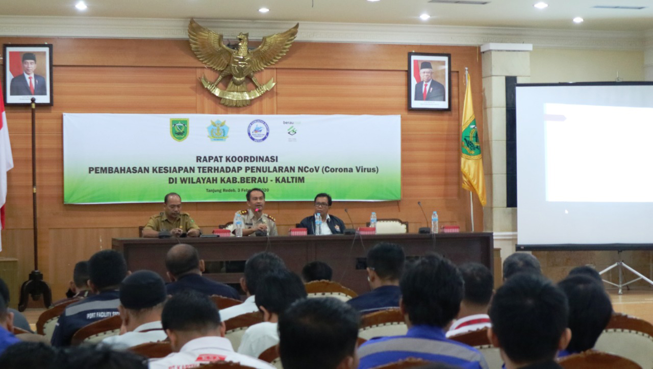 DISKUSI: Sejumlah pihak berdiskusi untuk mencegah penyebaran corona di Kabupaten Berau.