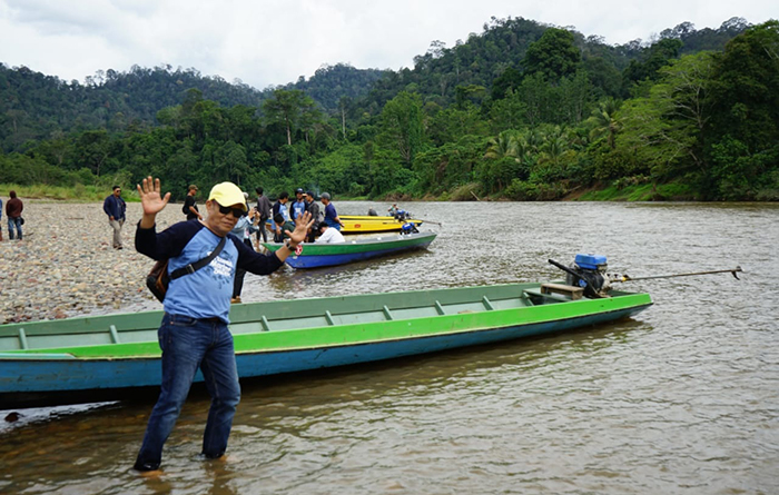 KEMAH: Inilah salah satu gosong bebatuan (kersik) yang ada di alur sungai Kelay. Tempat ini bisa dimanfaatkan untuk kegiatan berkemah.