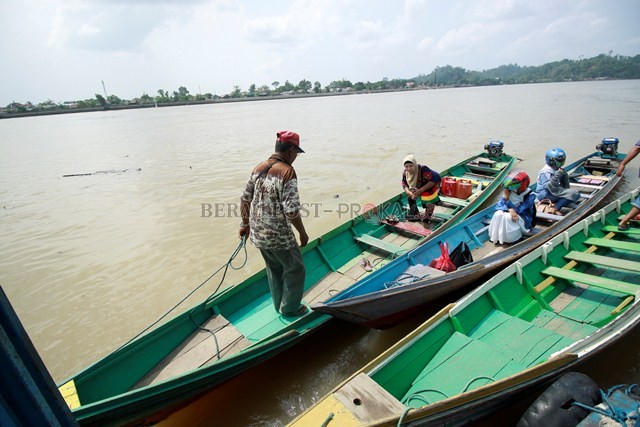 BERHARAP BANTUAN: Penyedia jasa angkutan ketinting berharap pemerintah membantu menyediakan life jacket.