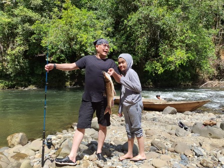 OBJEK MEMANCING: Sungai Tuwou di Kecamatan Segah menjadi salah satu lokasi berkembangnya habitat ikan sapan.