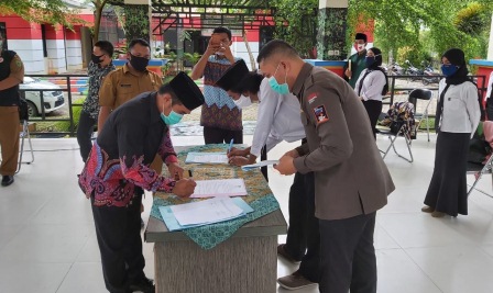 DILAKUKAN TERPISAH: Kejar deadline dan terhambat jaringan membuat pelantikan PPS dilaksanakan secara terpisah.