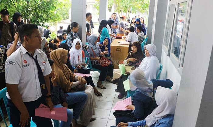 PPDB: Dinas Pendidikan Berau telah mengeluarkan juknis penerimaan peserta didik baru tahun ajaran 2020/2021. Pendaftaran dimulai 25 Juni untuk jenjang TK, SD dan SMP. Foto ini saat masa PPDB tahun ajaran 2019/2020.