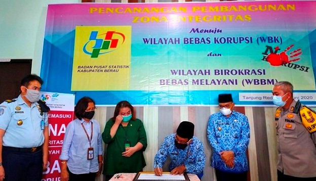 ZONA INTEGRITAS: BPS Berau canangkan zona integritas menuju WBK dan WBBM dengan disaksikan oleh Bupati Berau Muharram.