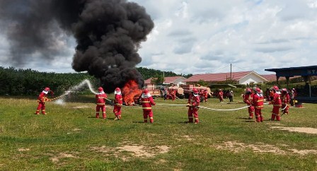 TANGGAP KARHUTLA: KLK Kaltim Region kembali melaksanakan pelatihan pencegahan dan penanggulangan tanggap kebakaran hutan dan lahan. Pelatihan ini rutin dilakukan setiap tahun.