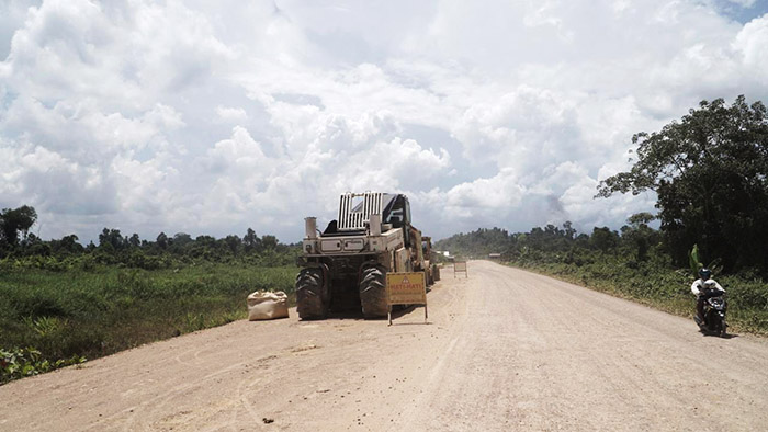 DILANJUTKAN: Pembangunan Jalan pendekat yang menghubungkan Kampung Samburakat-Sambakungan di Kecamatan Gunung Tabur dilanjutkan tahun ini.
