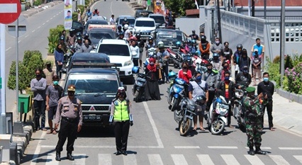 HARUS PATUH: Masyarakat diimbau selalu mematuhi protokol kesehatan untuk mencegah meluasnya penularan virus corona dari klaster Gang Jeruk.