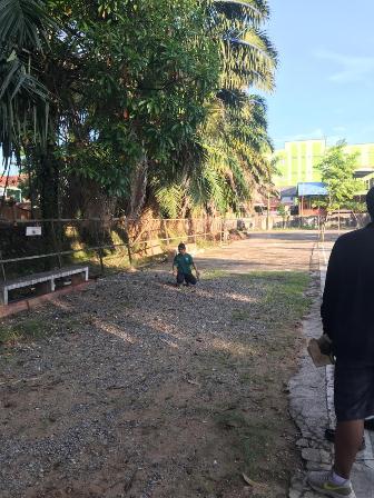 LATIHAN: Sejumlah atlet Cabor Pentaque tetap menjalani latihan bersama dengan menerpakan protokol kesehatan yang ketat.