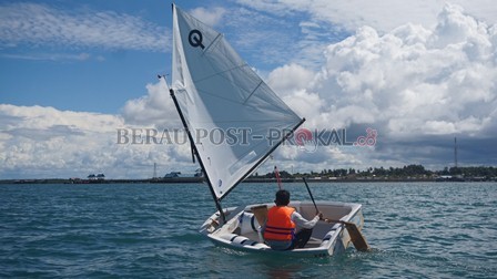 LATIHAN MANDIRI: Sempat melakukan latihan rutin di laut, sejak 1 September lalu cabor layar terpaksa menerapkan latihan mandiri terhadap atletnya.