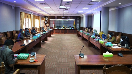 JAWAB KERESAHAN MASYARAKAT: DPRD Berau menggelar rapat dengar pendapat bersama Dinas Kesehatan Berau, RSUD dr Abdul Rivai Tanjung Redeb, serta pihak Klinik Tirta, kemarin (5/10).