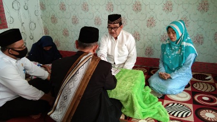 PROSESI AKAD: Salah satu pasangan calon yang melangsungkan pernikahan belum lama ini.