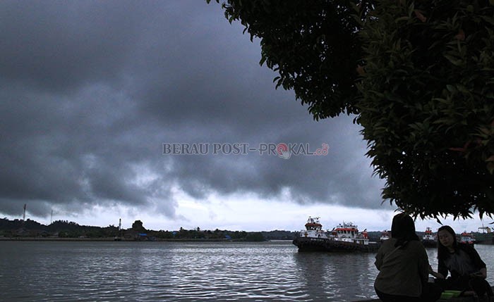 TINGGI: Ilustrasi cuaca mendung. BMKG prediksi Berau akan sering diguyur hujan hingga Desember nanti.