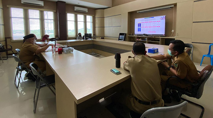 RAKOR SERAPAN ANGGARAN: Pelaksana tugas (Plt) Bupati Berau, Agus Tantomo mengikuti rakor evaluasi penyerapan APBD, kemarin (15/12).
