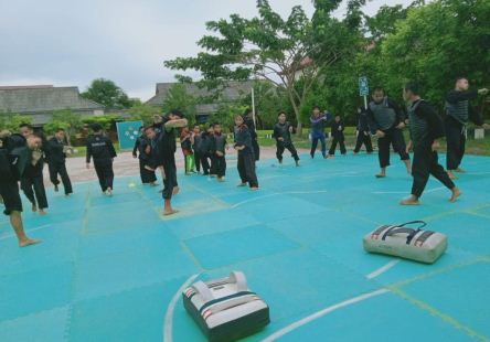PROGRAM TC: Atlet pencak silat saat menjalani program TC sebelum dihentikan semantara, karena kasus Covid-19 di Berau meningkat signifikan.