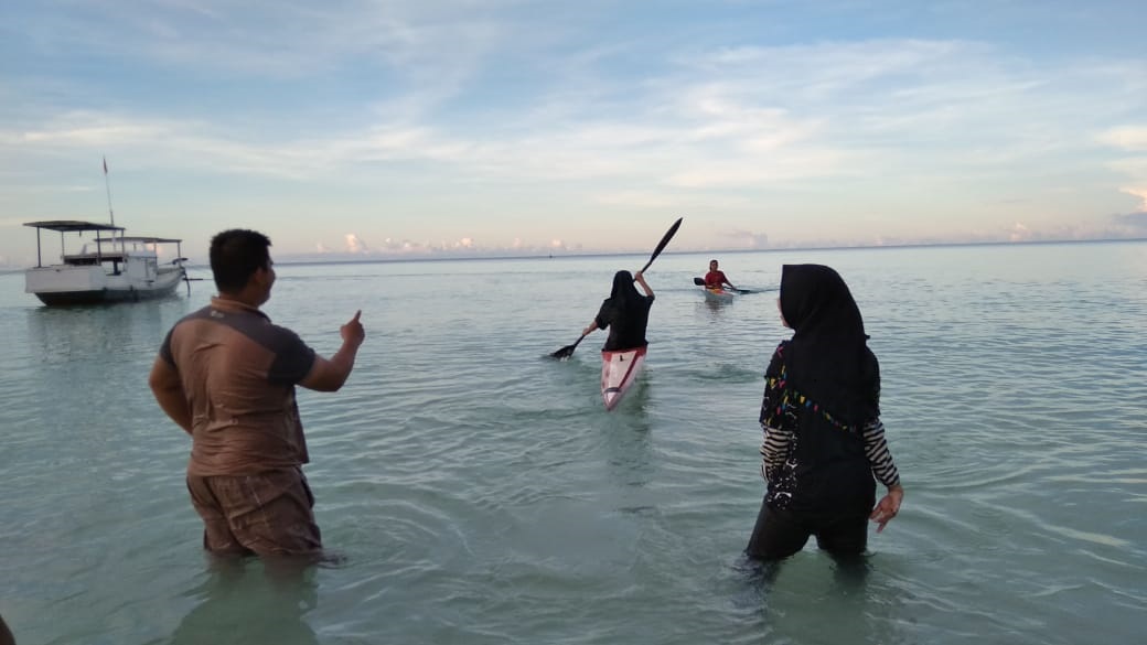 LATIHAN: Atlet dayung saat melakukan latihan di air beberapa waktu lalu.