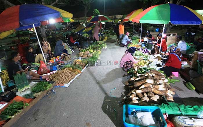 PASAR SUBUH: Setelah sempat ditutup selama dua hari, akhir pekan ini pedagang di pasar subuh diperbolehkan berdagang kembali.
