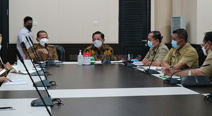 PROGRAM BANKEU: Ketua DPRD Kaltim, Makmur HAPK, melakukan pertemuan dengan Pemkab Berau terkait evaluasi paket kegiatan yang dialokasikan dari Bankeu Tahun Anggaran 2021, Selasa (23/2).