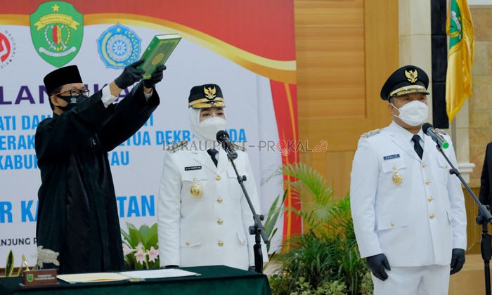 TUGAS MENANTI: Bupati Berau Sri Juniarsih dan Wakil Bupati Berau Gamalis, resmi dilantik oleh Gubernur Kaltim, Isran Noor, secara virtual, kemarin (26/2).