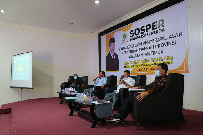 SOSPER: Ketua DPRD Kaltim melakukan sosialisasi Perda Kaltim tentang Pajak Daerah, kemarin (6/3).