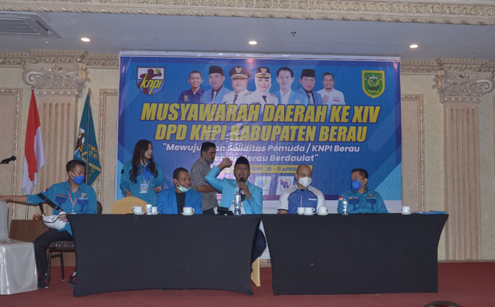 PEMUDA BERSATU: Hardiansyah memberikan sambutan setelah terpilih sebagai Ketua KNPI Berau dalam Musda Ke-XIV KNPI Berau di Hotel Exclusive, Sabtu (10/4).