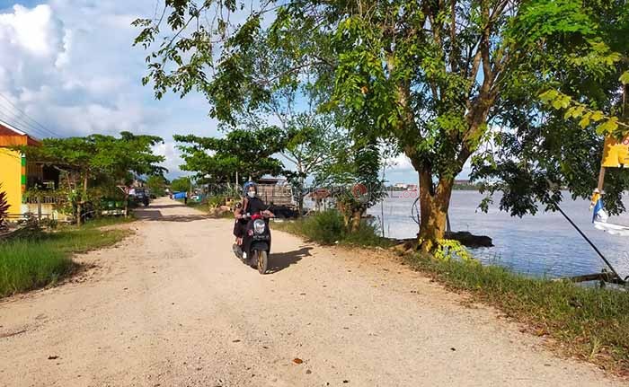 SUDAH DIUSULKAN: Masyarakat mengharapkan Jalan Laksamana di RT 6 Gunung Tabur segera mendapat peningkatan.