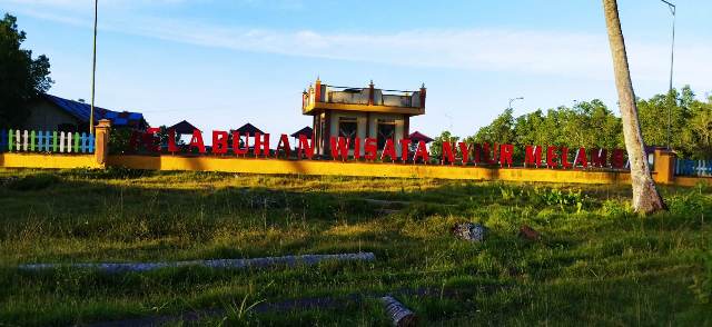 MULAI KURANG TERAWAT: Objek wisata Nyiur Melambai yang berada di Kampung Tanjung Perepat, Kecamatan Bidukbiduk kondisinya mulai kurang terawat.