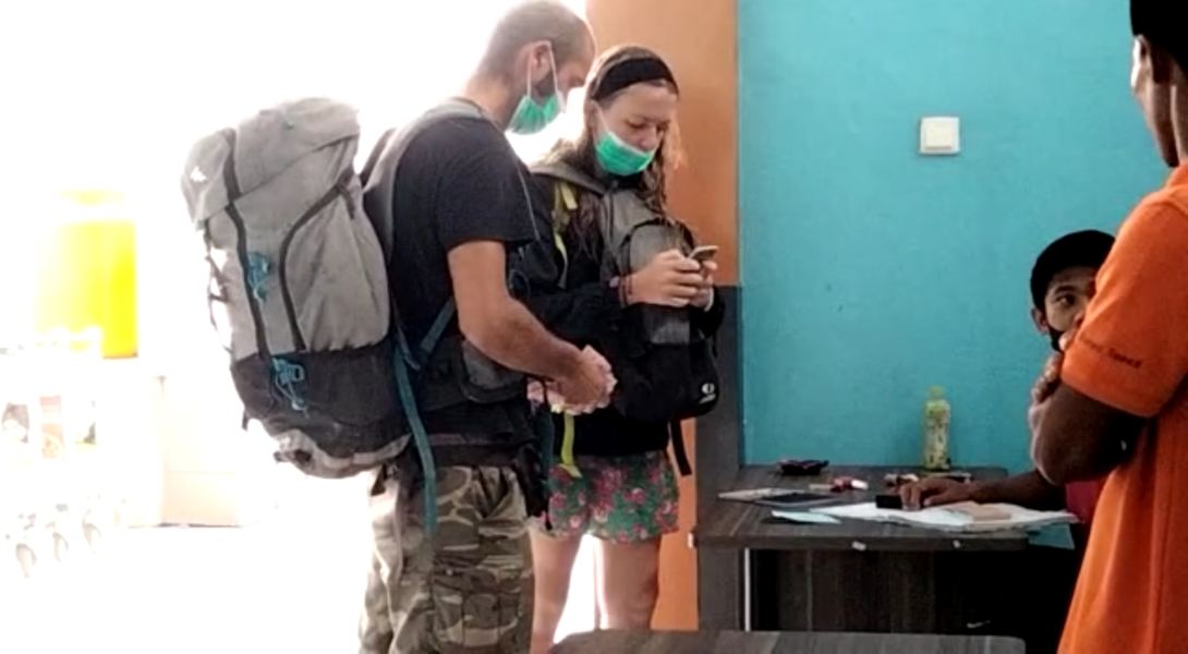 DARI MANCANEGARA: Kunjungan wisatawan ke Pulau Derawan dan Maratua berangsur meningkat. Bukan wisatawan lokal saja, sejak kembali dibukanya akses wisata setelah Idulfitri lalu, beberapa wisatawan mancanegara juga sudah ada yang datang. Seperti yang terlih